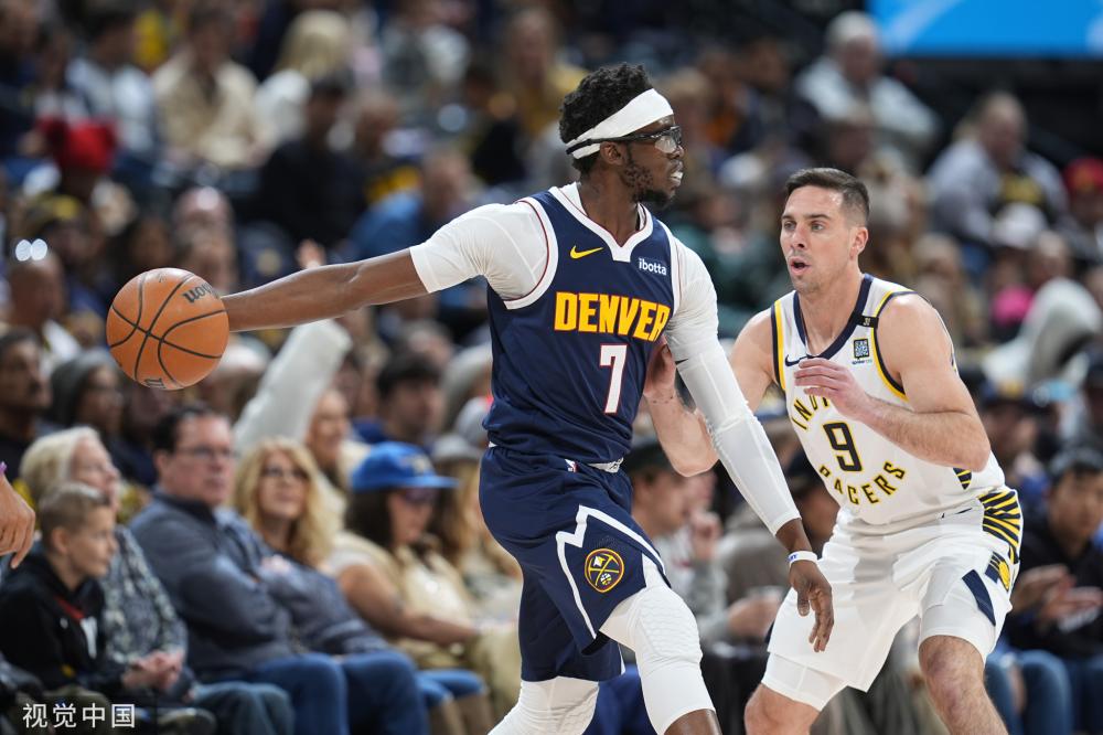 显得犹豫不 显得犹豫不